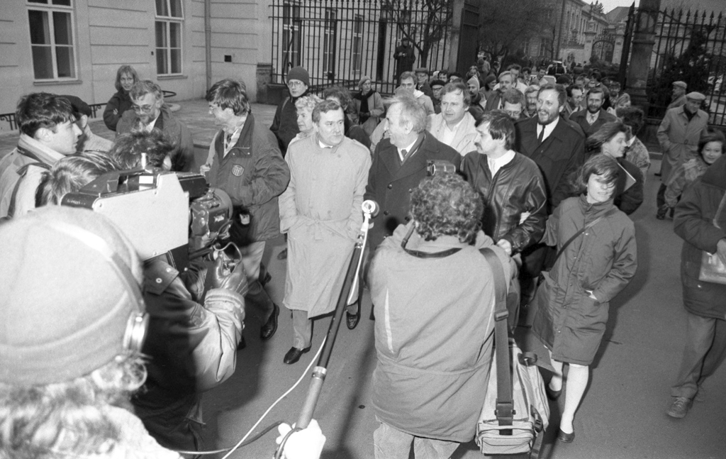 Leonard Szmaglik, Lech Wałęsa a Tadeusz Mazowiecki pred stretnutím okolo okrúhleho stolu, 5. apríl 1989. Európske centrum Solidarity